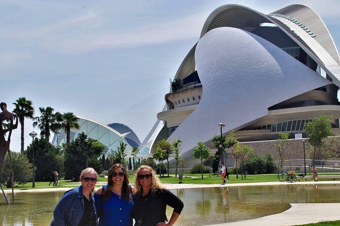 All of Valencia by Bike - Ciudad de las Artes y las Ciencias to the Port: Modern Valencia and Maritime Stories