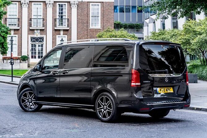Arrival Transfer Valencia Airport VLC to Valencia City by Minivan - The meet-and-greet system that helps you find the driver fast