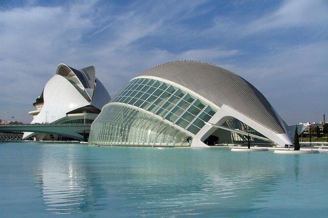 Best of Valencia 4-Hour Private Tour with transport - Stop 4: Valencia Cathedral, with three entrances and a tricky rhythm