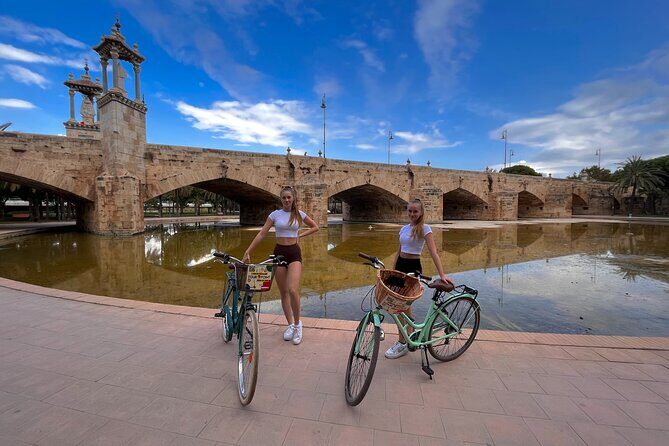 Bicycle Rental in Valencia - Service style: fast help, friendly staff, and routes that reduce stress