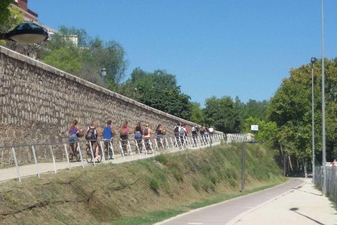 Bike tour with city guide from old to new - Old Town Texture: Ceramics Museum, La Nau, and Mercado de Colón