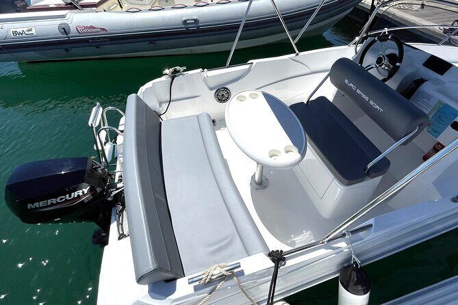 Boat Rental Without License in La Marina de Valencia - Where to Meet and How to Find It Without Stress