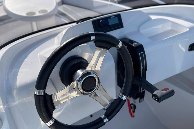 Boat Rental Without License in La Marina de Valencia - Staff Help and Safety: The Part That Makes It Feel Easy