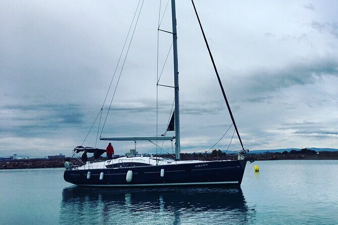 Boat trip Valencia - Private Sailboat Time in La Marina de Valencia (Up to 11)