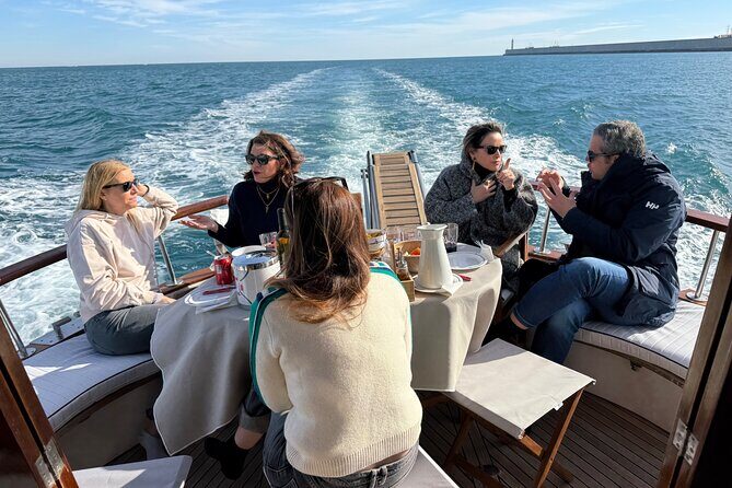 Chill and Sail in Valencia - Price and value: private sail cost makes sense when you split it
