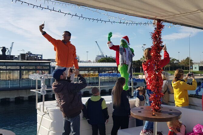 Christmas Boat Experience in Valencia - Letter delivery first: Santa’s elf vs. the Wizard King