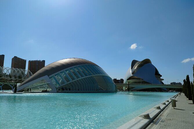 City of Arts and Sciences Bike Tour - Stop 1: Jardi del Turia, the Former Riverbed Park