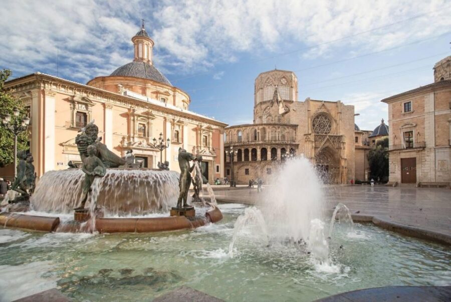 Discover & Taste Valencia on a Bike Tour (tapas + bike) - What You’ll Pedal Past: Old Streets and City of Arts and Sciences Views