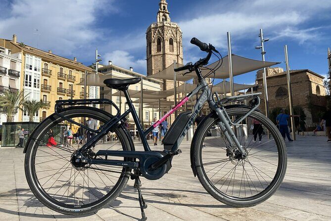 e-Bike Rental in Valencia - What Comes Included: Lock, Basket, and Lights