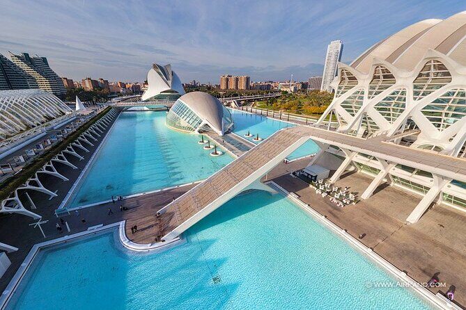 e-Scavenger hunt Valencia: Explore the city at your own pace - San Nicolás de Bari and San Pedro Mártir: a Gothic church stop you can actually enjoy