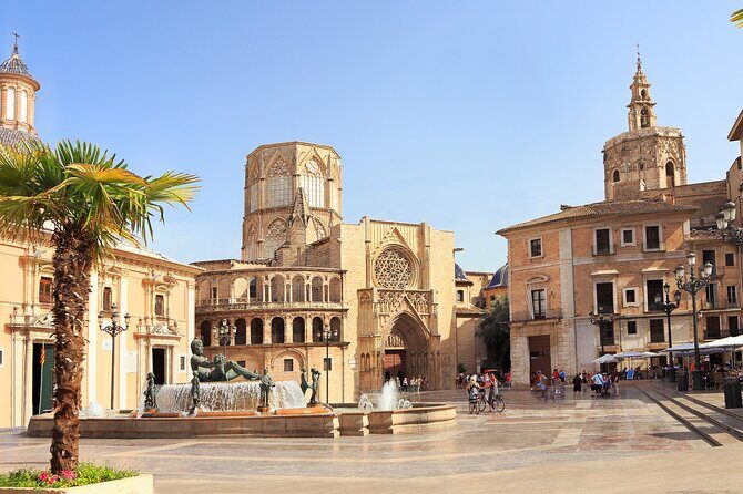 e-Scavenger hunt Valencia: Explore the city at your own pace - Mercado Central: train your eyes before the bigger monuments
