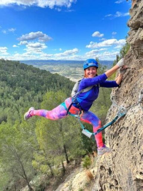 Enguera - Your gear check: harness, helmet, and a technician who helps you settle