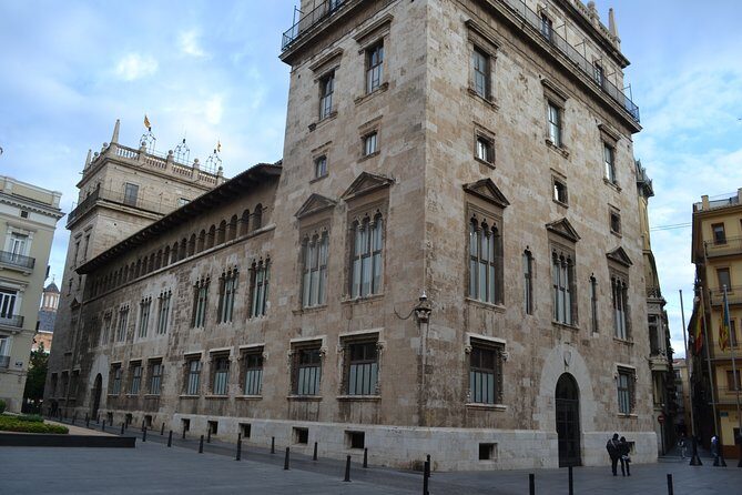 Essential Valencia: Local Culture and Gastronomy - Torres de Serrans: the city entrance that frames your walk