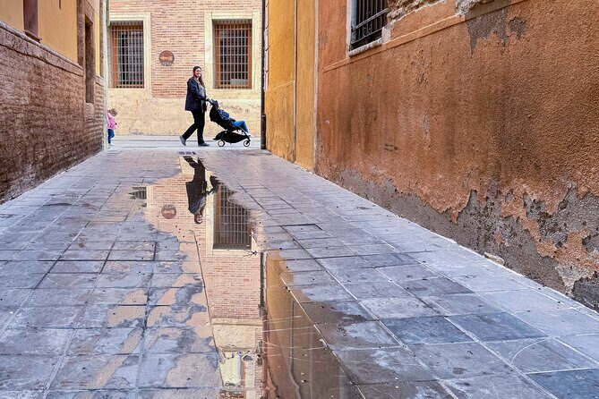 Excellent Private Photography Walking Tour & Workshop in Valencia - Hidden alleys, unique corners, and local viewpoint spotting