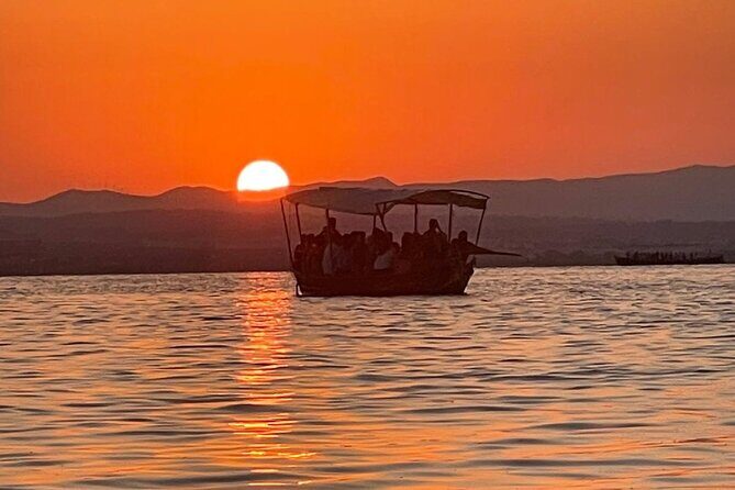 Excursion to the lagoon, sunset and boat ride. - Why this Valencia sunset boat ride feels different from the city