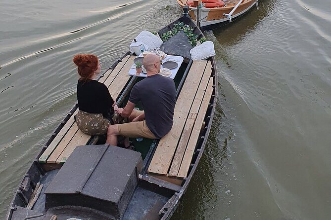 Excursion to the lagoon, sunset and boat ride. - The lagoon boat ride: birds, a shallow lake, and sunset with 360° views