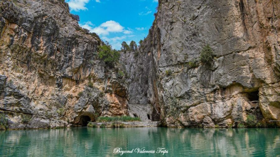 From Valencia: Chulilla, Turia Canyon, Hanging bridges... - Chulilla free time: wandering streets with a view toward the fortress
