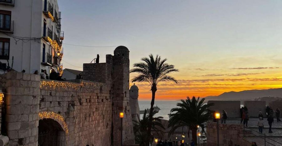 From Valencia: Day Trip to Peñiscola with Castle Visit - Peñíscola’s old-town lanes: Casa de las Conchas and the shop stroll