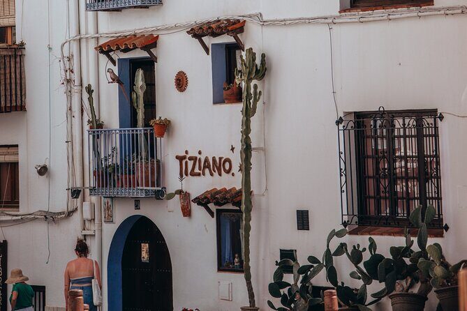 Full Day Tour to Peñíscola from Valencia - Peñíscola free time: where food and shopping take over