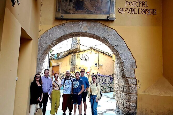 Genuine Valencian tapas tour with a pinch of History - Starting at València-Estació del Nord: the perfect gateway to Valencia