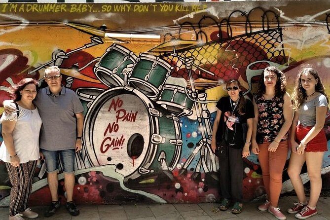 Grafiti tour and Carmen Quarter - Meeting at the Serranos Gate: where the walk starts with real meaning