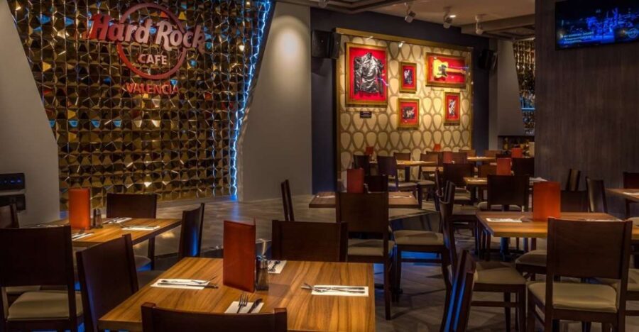 Hard Rock Cafe Valencia: Special Menus - Gold Menu: Classic Burgers and Chicken Plus Lil’Brownie