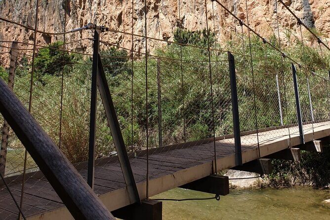 Hike Hanging Bridges and Canyon Túria - Chulilla - OFFICIAL GUIDE - Chasing the prehistoric rock paintings marked by a phyta