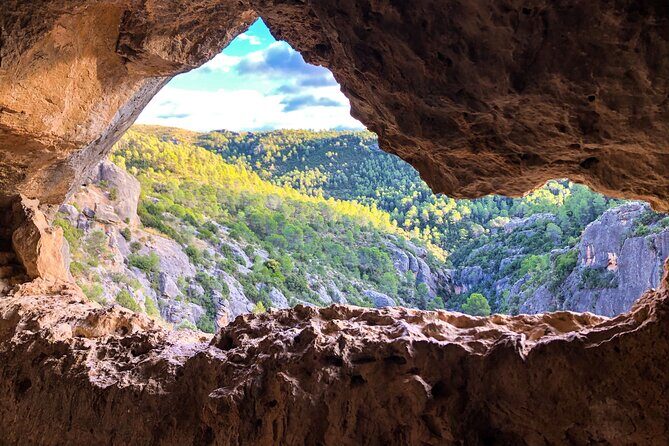 Hiking Tour of the Roman Aqueduct of Peña Cortada and Ruta de Agua - Calles Morning Stop: Coffee, a Historic Church, and the Frog Fountain