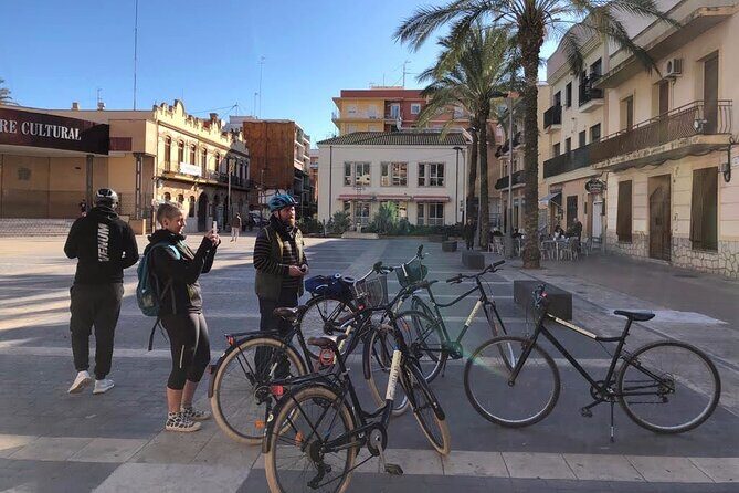 Horchata Bike Tour in Valencia - Stop 2: Malva-rosa Beach Views and the Cabanyal Story