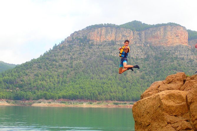 Kayak Routes In A Lake - Cool-Off Time: Rocky Cliffs, Dips, and Photo Moments