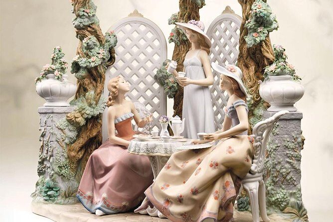 Lladro Factory Visit and Paella Lunch at the Beach - Group size and who it suits best
