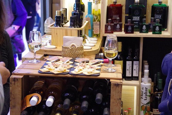 Luxury Authentic Tapas Tour - The walk through street art and old neighborhoods