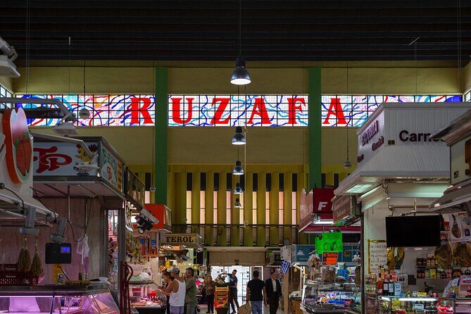 Make Valencian 'Pizza' in Ruzafa - Fresh Fruit Dessert and Sharing a Table Meal