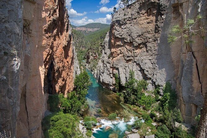 Montanejos Hiking Tour & Thermal Pools from Valencia - Fuentes de los Baños: mineral pools, realistic temperature, and how to enjoy them