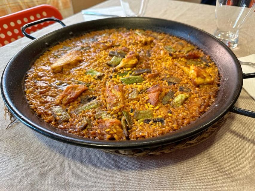 OnlyForYou, Paella Session at a Michelin-trained Chef’s Home - What you actually cook: Traditional, seafood, or vegetable paella