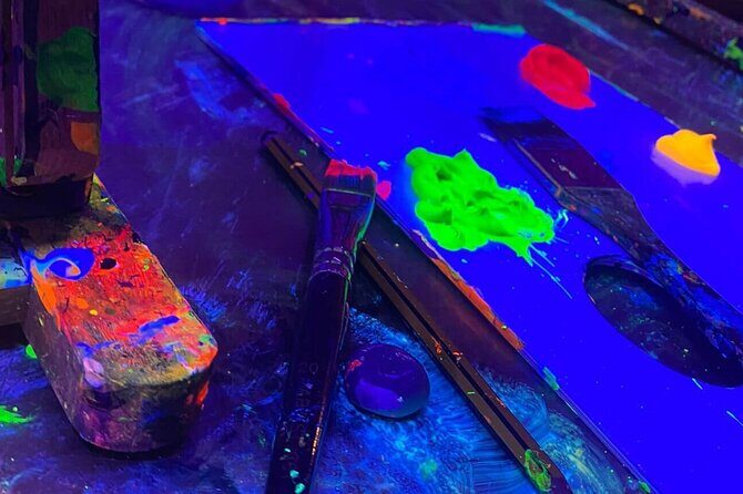 Paint a neon fluorescent picture while drinking unlimited wine - Unlimited Wine and the Social Style of the Class