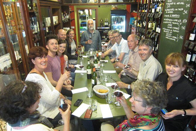 Private premium wine tasting with snacks in Valencia's old town - Private and premium: what your undivided guide attention actually means