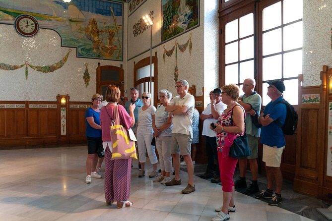 Private tour of the old city of Valencia - Zijdehallen (Silk Halls): the UNESCO stop that anchors the story