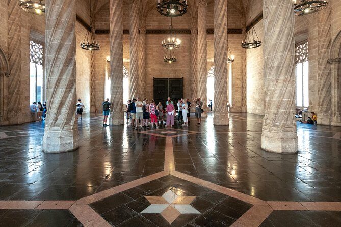 Private tour of the old city of Valencia - Pickup and the mobile ticket: saving time on a travel day