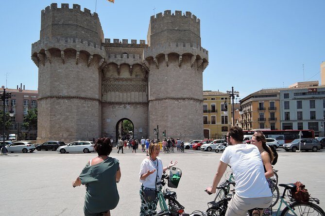 Private tour of the old city of Valencia - Your guide, Annick: why this feels personal instead of scripted