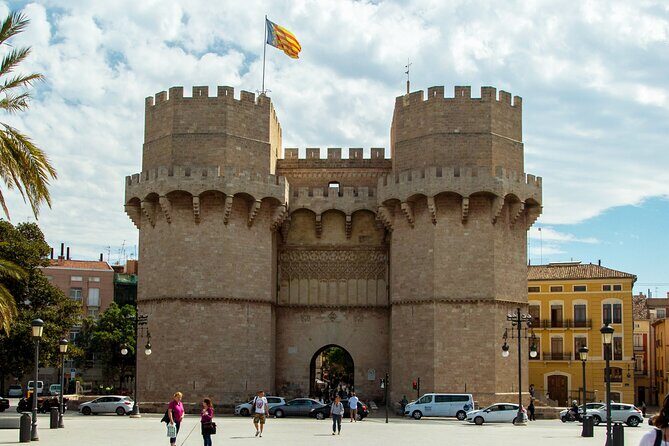 PRIVATE Walking Tour Historical Center with Local Expert - La Lonja de la Seda (UNESCO): why the Gothic matters