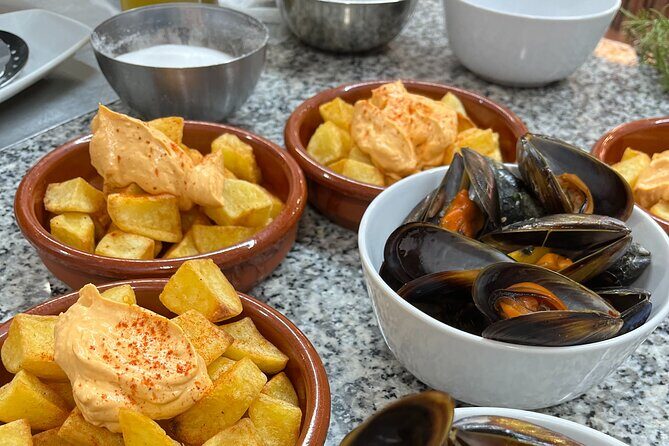 Seafood paella cooking class, tapas and visit to Ruzafa market. - Getting to the kitchen: meeting point and the short walk