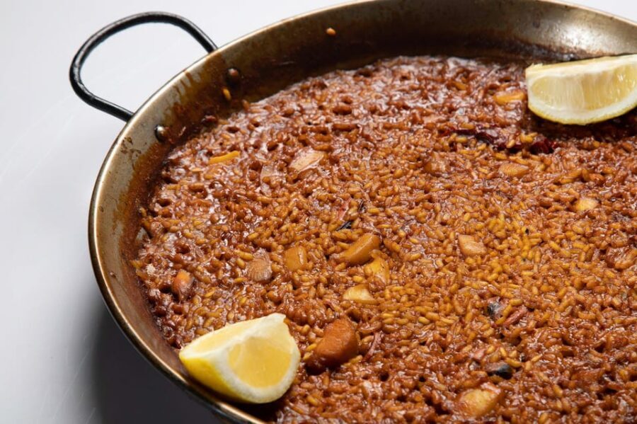 Secret Valencia Experience: The City and Its Flavors - Restaurant Secret: welcome drink, reserved table, and Mediterranean cooking from the market