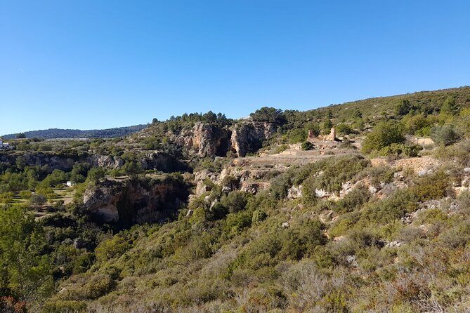 Shared Hike Tour in Valencia - On the Trail: River Walk, Waterfalls, and Hidden Pools