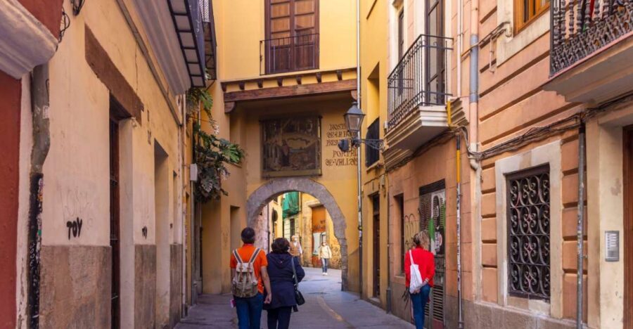 Small-Group Medieval Valencia Walking Tour - Licensed Guide - Portal de Valldigna and the story of civilizations you can still read