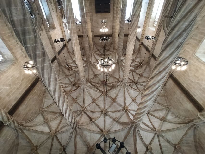 Small-Group Medieval Valencia Walking Tour - Licensed Guide - Llotja de la Seda finale: why silk changed Valencia’s power