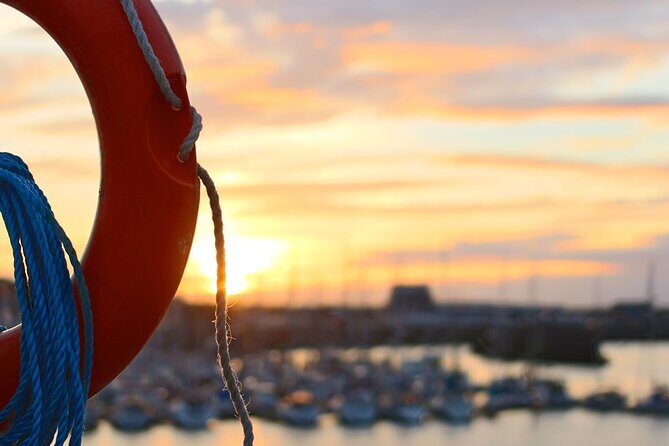 Sunset in Valencia from the Catamaran Mundo Marino - Music, dancing, and noise: choose the right kind of fun