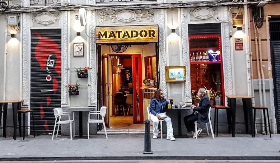 TAPAS GASTRONOMIC TOUR - Torres de Serranos tapas: eating while the city frames you
