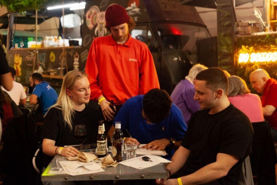 The Biggest Pub Quiz in Valencia - Street-Food Flavor at a Quiz Night: Fun Food, But Not Included