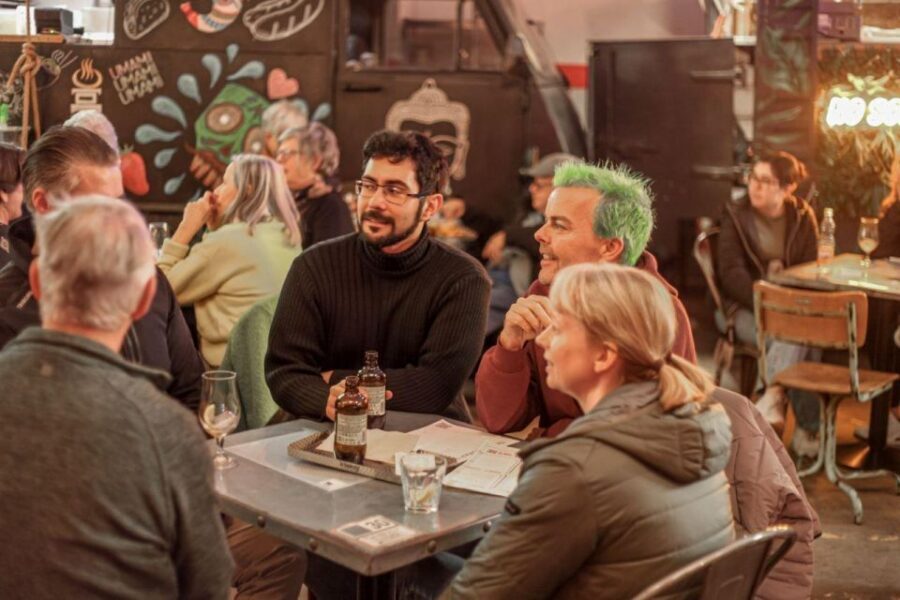The Biggest Pub Quiz in Valencia - Atmosphere, Prizes, and the Quizmaster’s Role